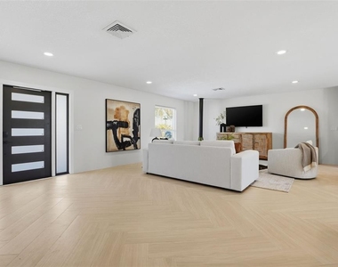 501 65th Street - Photo Thumbnail 8