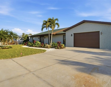 501 65th Street - Photo Thumbnail 4