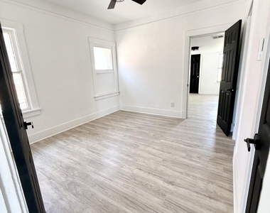3203 Frankfort Avenue - Photo Thumbnail 6