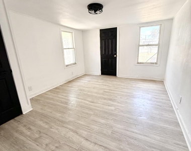 3203 Frankfort Avenue - Photo Thumbnail 7