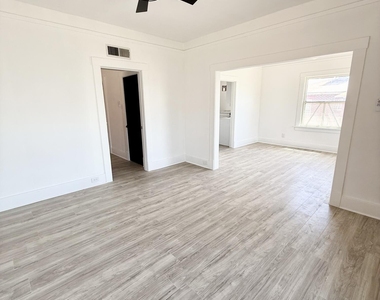 3203 Frankfort Avenue - Photo Thumbnail 2