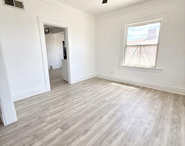3203 Frankfort Avenue - Photo Thumbnail 4