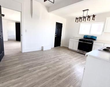 3203 Frankfort Avenue - Photo Thumbnail 12