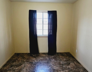 3903 Van Buren Avenue - Photo Thumbnail 9