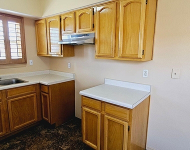 3903 Van Buren Avenue - Photo Thumbnail 6