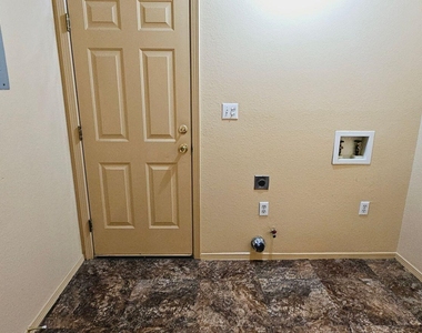3903 Van Buren Avenue - Photo Thumbnail 13