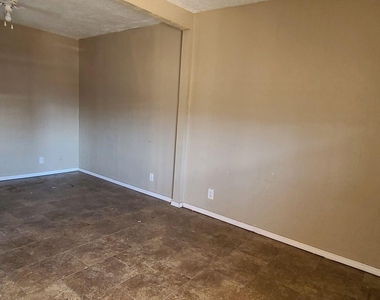 8817 Lawson Street - Photo Thumbnail 3