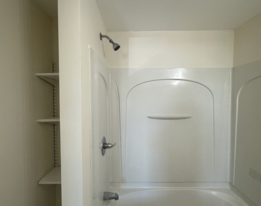 42 Jefferson Avenue - Photo Thumbnail 3