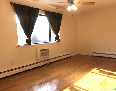60 Plainfield Avenue - Photo Thumbnail 3