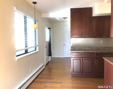 60 Plainfield Avenue - Photo Thumbnail 8