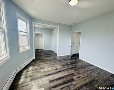 898 Hancock Avenue - Photo Thumbnail 2