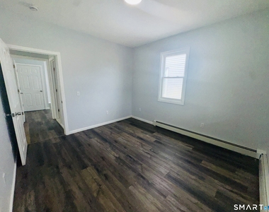 898 Hancock Avenue - Photo Thumbnail 9