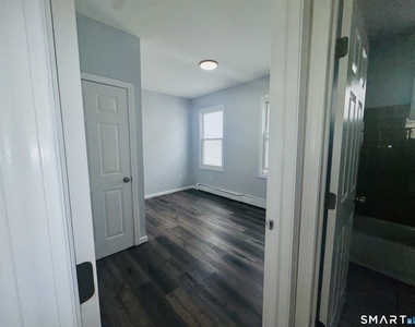 898 Hancock Avenue - Photo Thumbnail 8