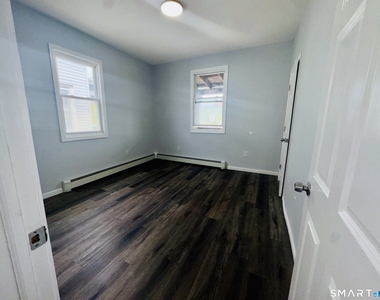 898 Hancock Avenue - Photo Thumbnail 10