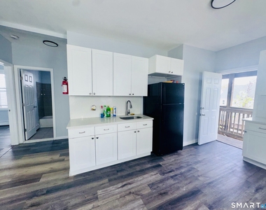 898 Hancock Avenue - Photo Thumbnail 5