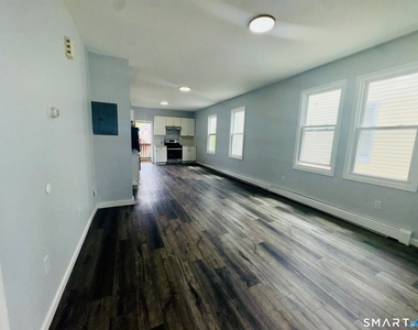 898 Hancock Avenue - Photo Thumbnail 3