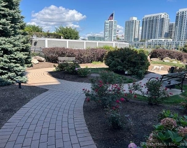 112a Southfield Avenue - Photo Thumbnail 12