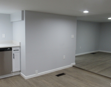 17 Woodbine Street - Photo Thumbnail 5