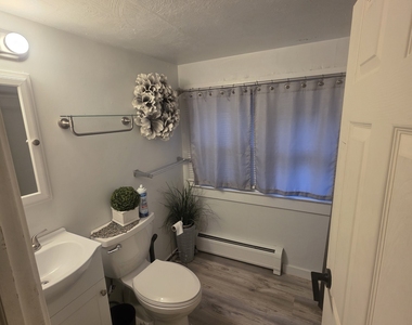 466 Derby Avenue - Photo Thumbnail 12