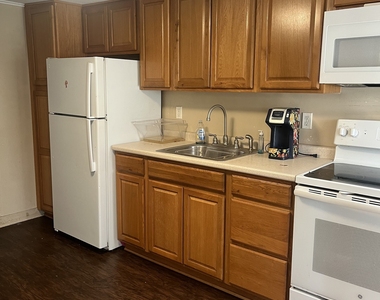 267 Rockwell Street - Photo Thumbnail 3
