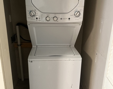 267 Rockwell Street - Photo Thumbnail 7