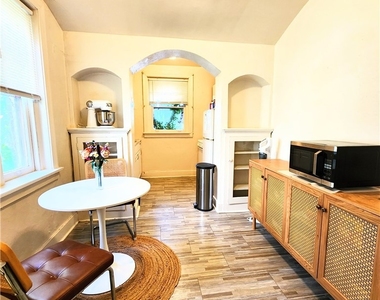 5649 Phillips Ave - Photo Thumbnail 4