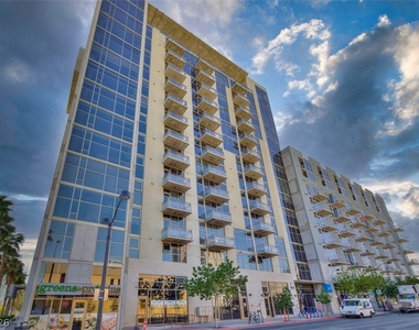 353 E Bonneville Avenue - Photo Thumbnail 3