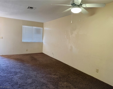 1303 Darlene Way - Photo Thumbnail 6