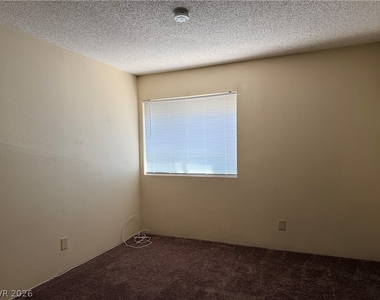 1303 Darlene Way - Photo Thumbnail 8
