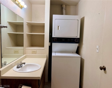 1303 Darlene Way - Photo Thumbnail 10