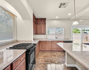 6524 Baroque Avenue - Photo Thumbnail 8