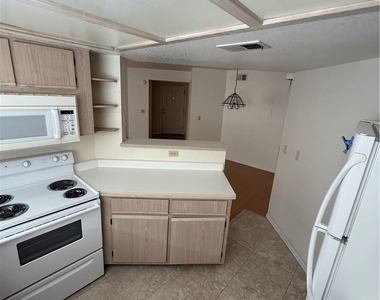 8455 W Sahara Avenue - Photo Thumbnail 7