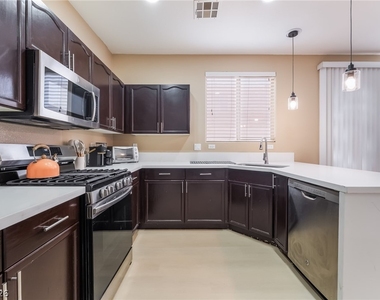 1179 Antoinette Street - Photo Thumbnail 2
