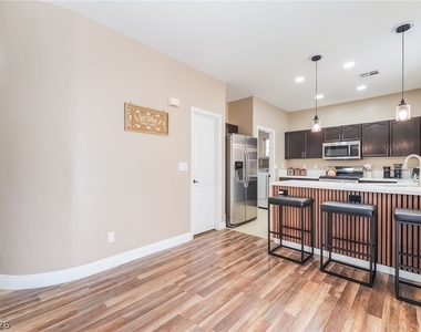 1179 Antoinette Street - Photo Thumbnail 6