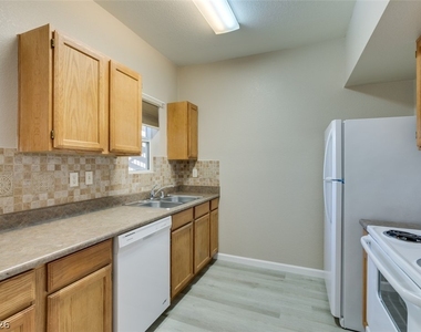 6650 W Warm Springs Road - Photo Thumbnail 15