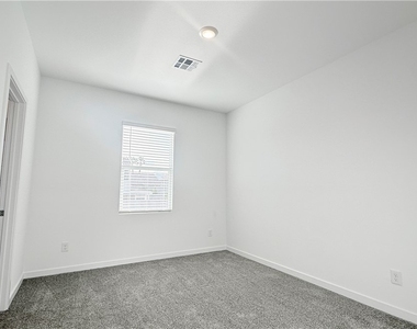8388 Caldera Hills Avenue - Photo Thumbnail 22