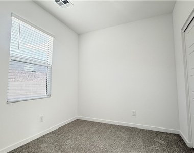 8388 Caldera Hills Avenue - Photo Thumbnail 11