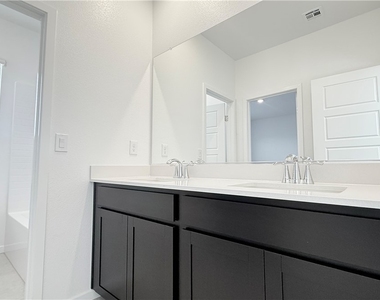8388 Caldera Hills Avenue - Photo Thumbnail 17