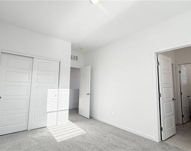 8388 Caldera Hills Avenue - Photo Thumbnail 21