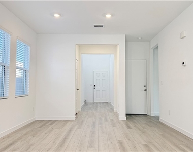 8388 Caldera Hills Avenue - Photo Thumbnail 2