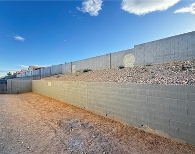 8388 Caldera Hills Avenue - Photo Thumbnail 30