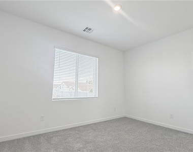 8388 Caldera Hills Avenue - Photo Thumbnail 15