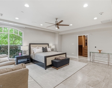 9101 Alta Drive - Photo Thumbnail 7
