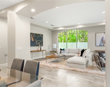 9101 Alta Drive - Photo Thumbnail 6