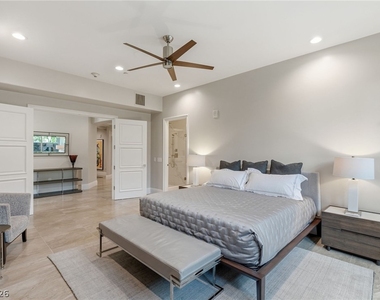 9101 Alta Drive - Photo Thumbnail 12