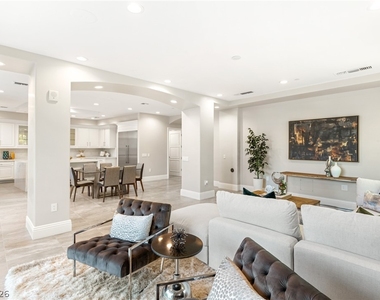 9101 Alta Drive - Photo Thumbnail 7