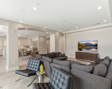 9101 Alta Drive - Photo Thumbnail 19