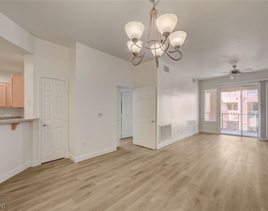 31 E Agate Avenue - Photo Thumbnail 2