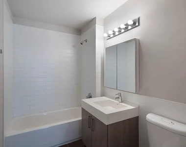 537 West 27th Street - Photo Thumbnail 4