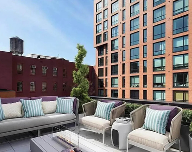 537 West 27th Street - Photo Thumbnail 6